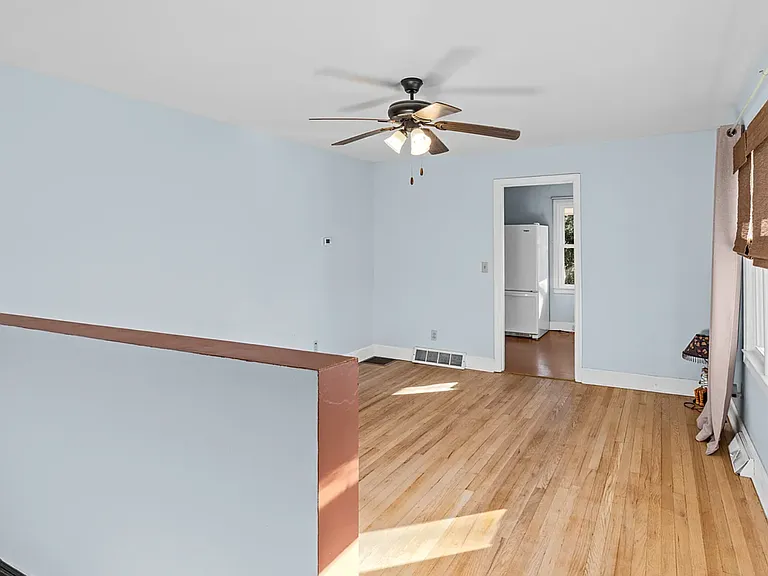 420 Brock St — Photo 5