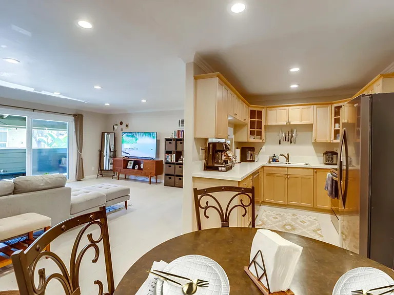 Everything you need is within arm's reach, making meal times & gatherings a breeze