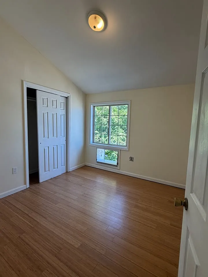 3 bed, 1000 sqft, $3,500 — Photo 4
