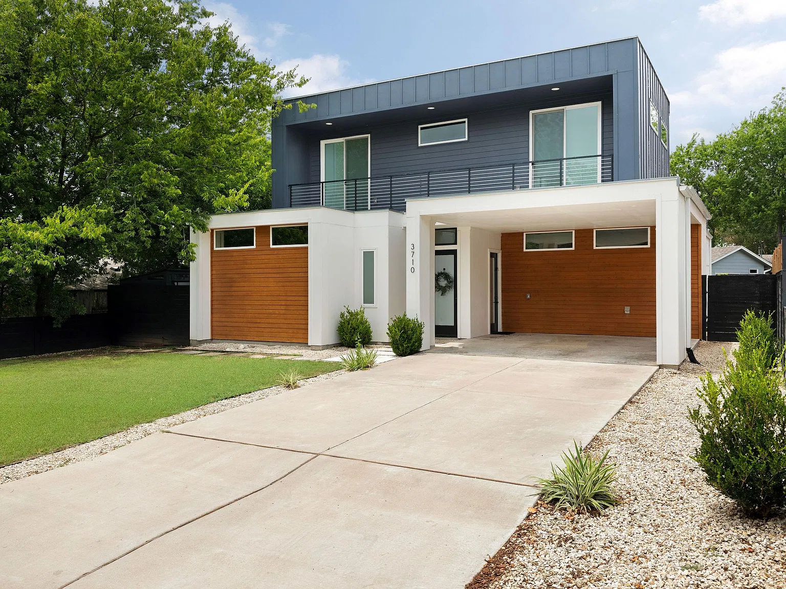 3 bed, 2.5 bath, 2210 sqft, $4,500 — Photo 2