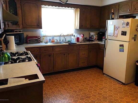 3rd image of 629 N Bromley Ave