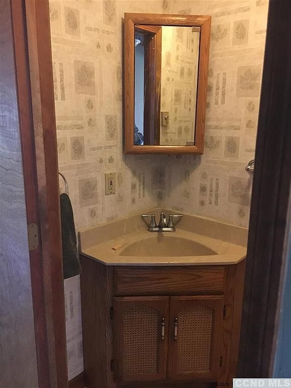 9 Glenwood Townhouse Rd, Round Top, NY 12473 Zillow