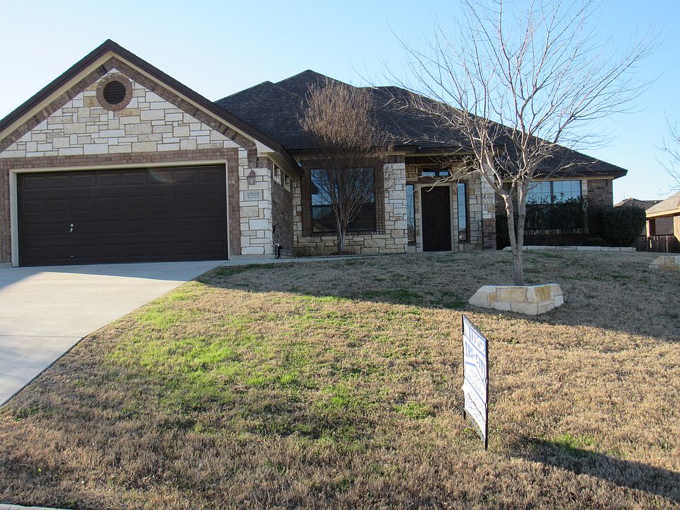 1st image of 2525 Mugho Dr