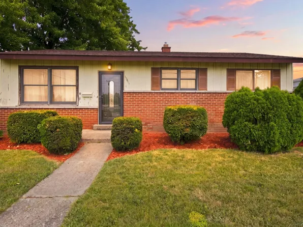 15611 Common Rd, Roseville, MI 48066