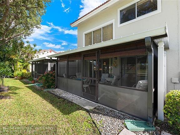 4th image of 7426 Pinewalk Dr S #7426