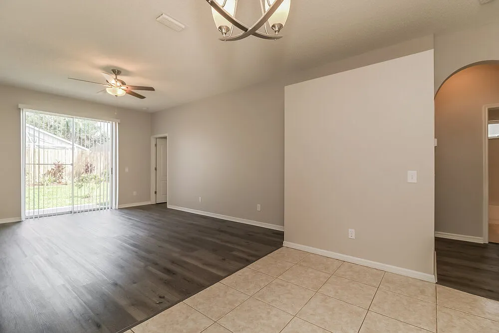 4 bed, 2.0 bath, 1828 sqft, $4,060 — Photo 3
