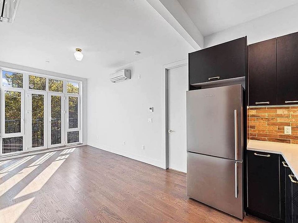 1st image of 97 Varet St #2D