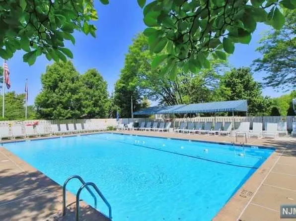 14 Gentry Dr #7, Englewood, NJ 07631