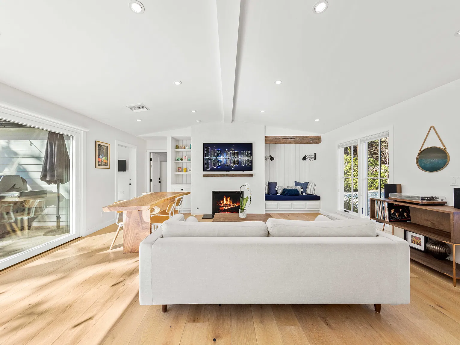 2245 Canyon Dr — Photo 3