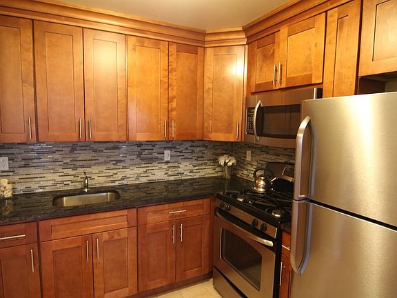 5th image of 2012 31st St APT 3D