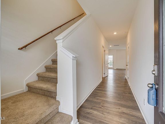 2nd image of 22 Moon Rock Ct