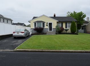 23 Pleasant Ave, Iselin, NJ 08830