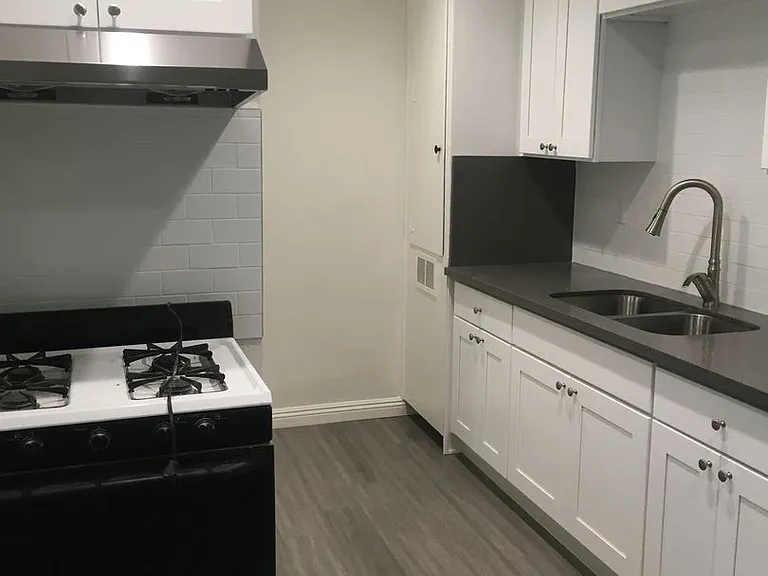 APT ROSEMEAD — Photo 10