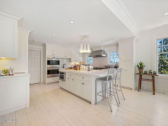 5th image of 16 Summit Rd