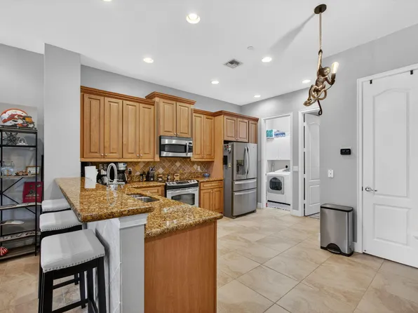 4710 E Artesa Way Way E, Palm Beach Gardens, FL 33418
