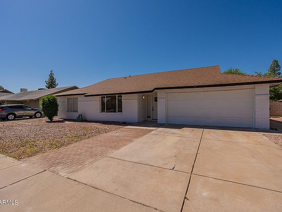 3rd image of 1145 E GLENCOVE Street