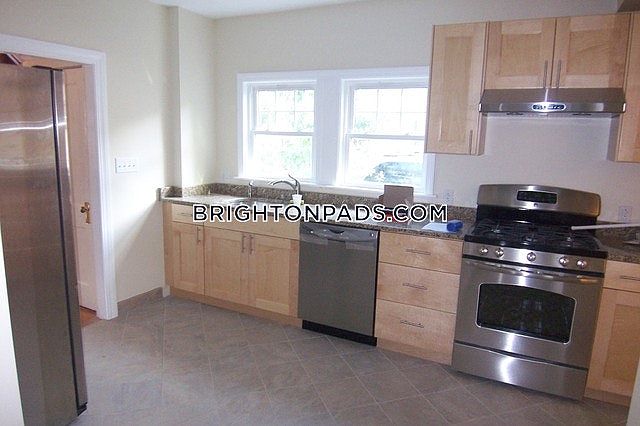 2nd image of 35 Brooks St