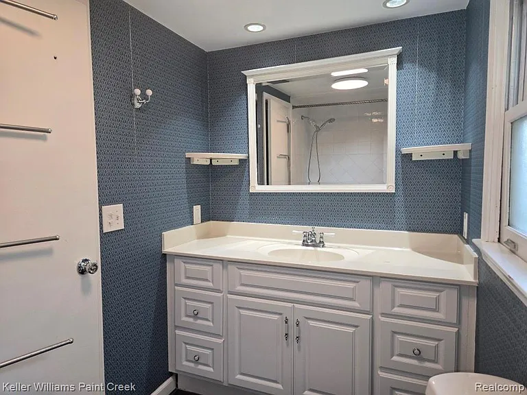 1125 S Long Lake Blvd — Photo 29