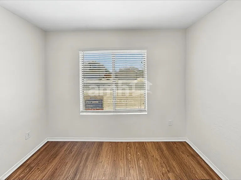 10440 W Colter St — Photo 8