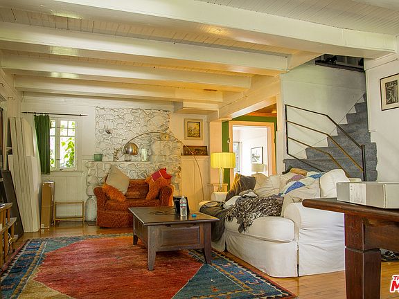 3rd image of 2284 Holly Dr