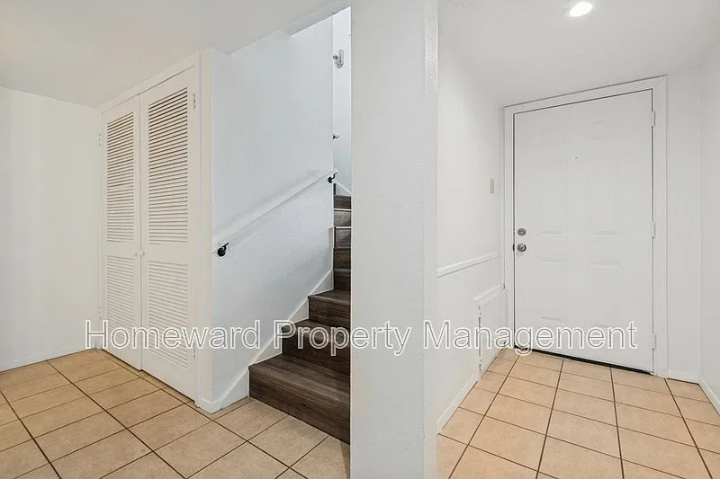 2 bed, 2.0 bath, 1237 sqft, $1,695 — Photo 2