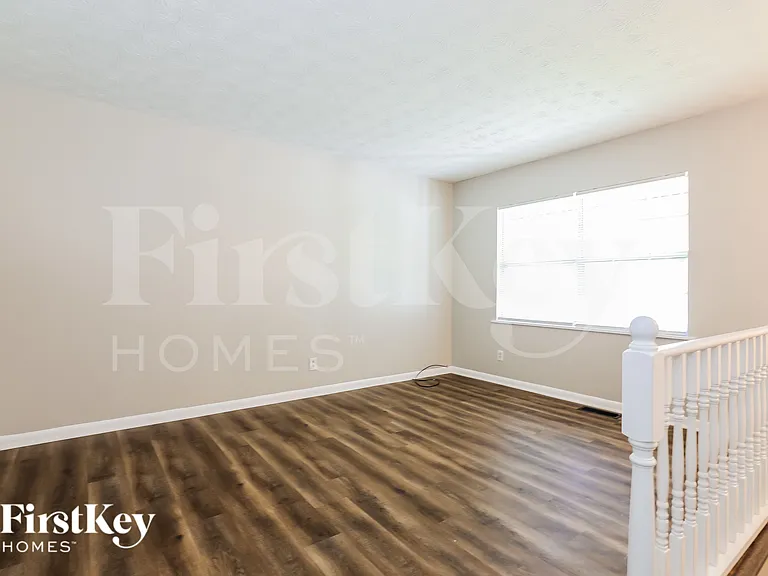 568 Dixon Rd — Photo 5