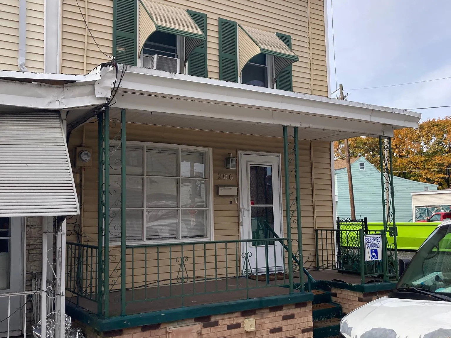 206 S Mill St — Photo 2