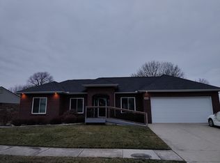 45260 Plum Grove Dr, Macomb, MI 48044