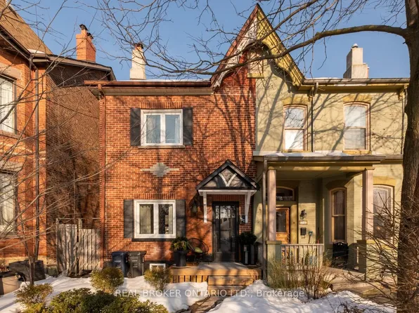 157 Lippincott St, Toronto, ON M5S 2P3