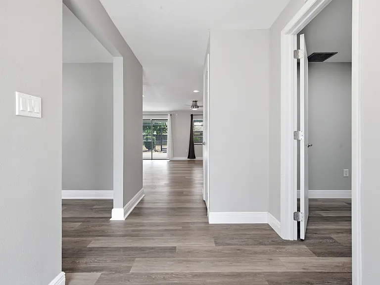 1433 Ellison Ln — Photo 16