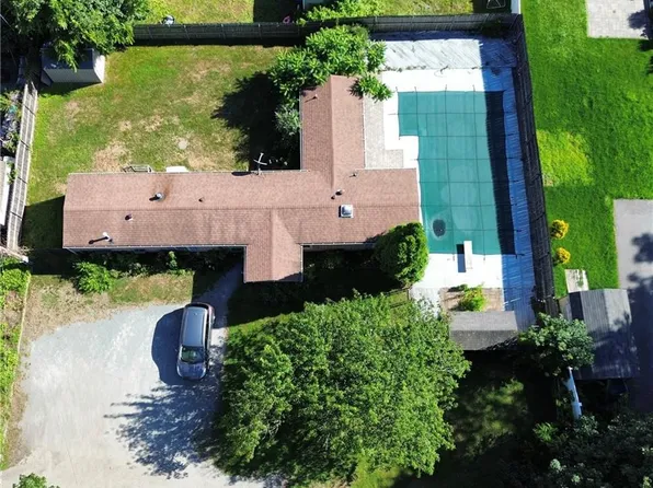 44 Clegg Ave, Tiverton, RI 02878