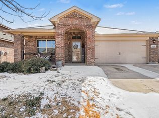 605 River Rock Dr, Azle, TX 76020