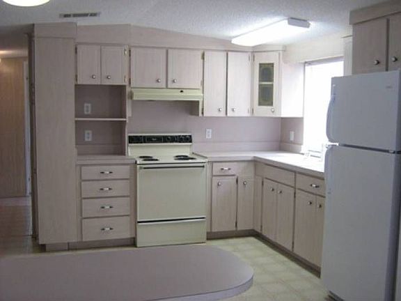 Kitchen w/ Lots of Storag