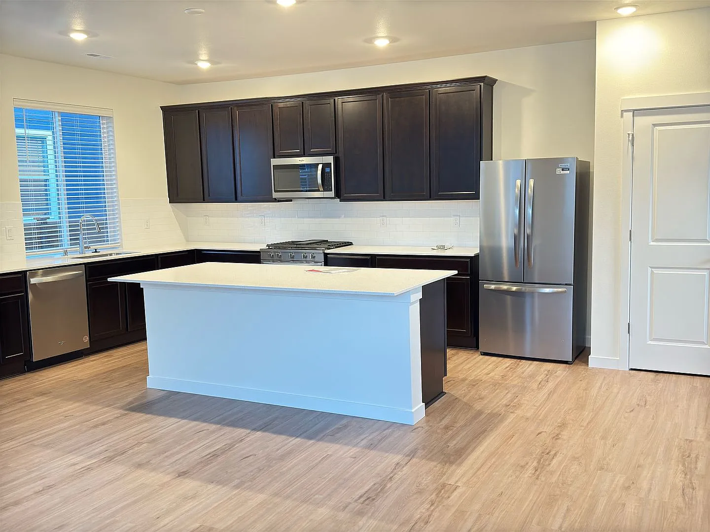 Beautiful New 5 Bedroom House in Covington — Photo 4