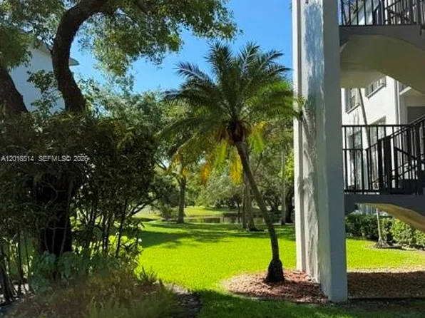 400 SW 134th Way, Hollywood, FL