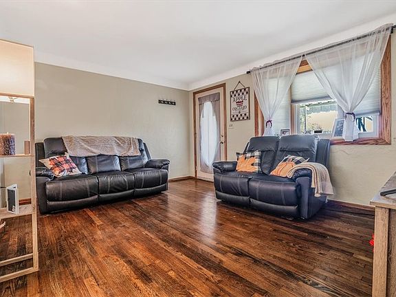 5th image of 411 College Park Dr
