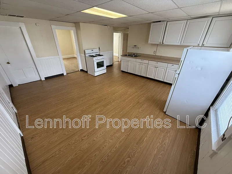 3 bed, 1.0 bath, $1,975 — Photo 4