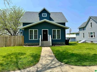 209 Pine St, Peterson, IA 51047