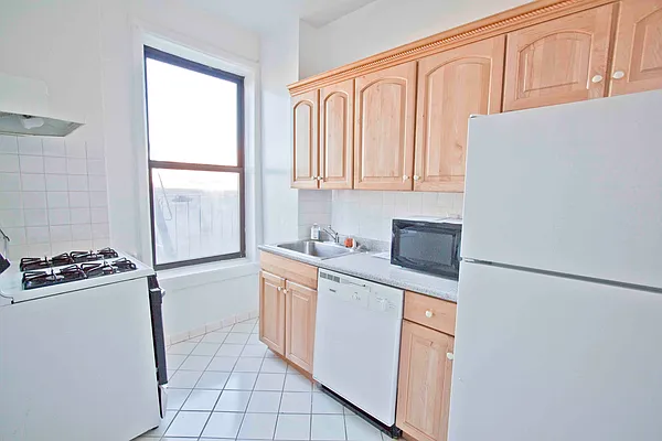 Rented by ROOM Real Estate | media 20