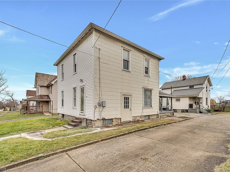 1st image of 1215/1217 Woodland St NE