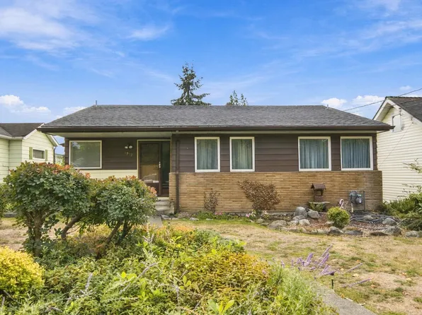 1912 London St, New Westminster, BC V3M 3E5