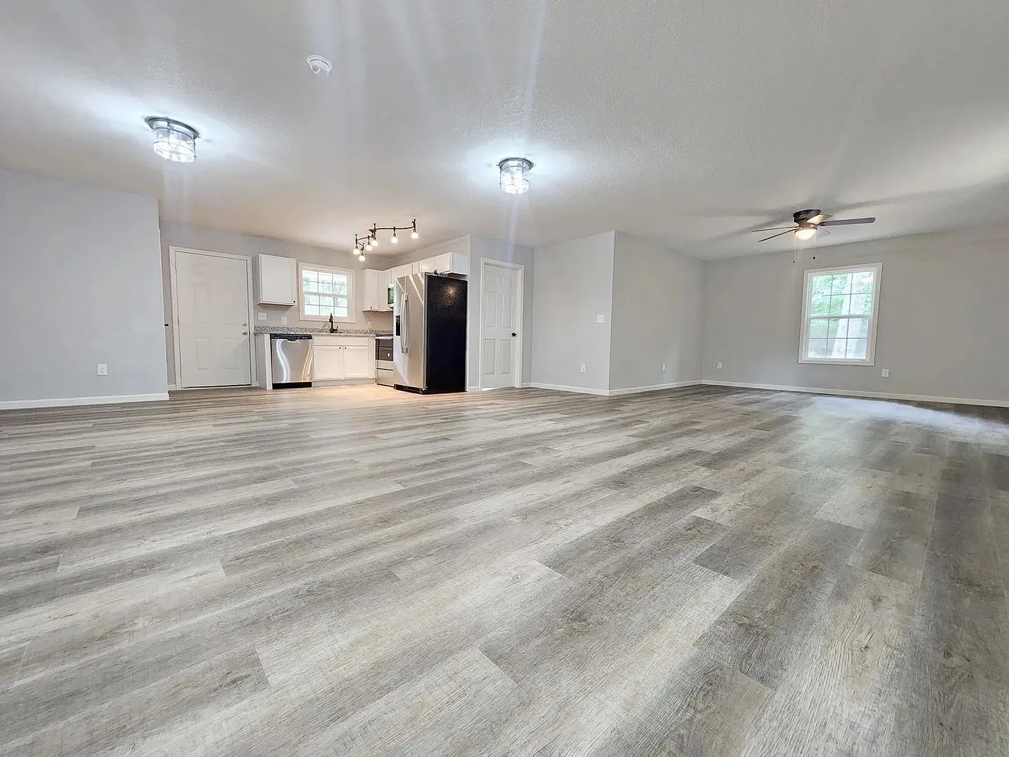 Stunning 3-Bedroom All-Brick Home with New Appliances & Large Deck in Kodak, TN — Photo 4