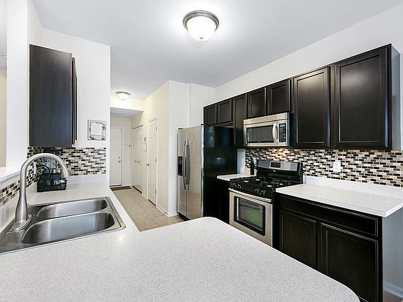 3rd image of 6N307 Whitmore Cir Unit B