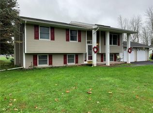 1717 Apple Hollow Ln, Hamlin, NY 14464