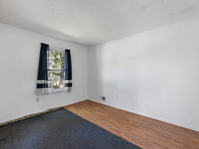 61 Canterbury Ct — Photo 15