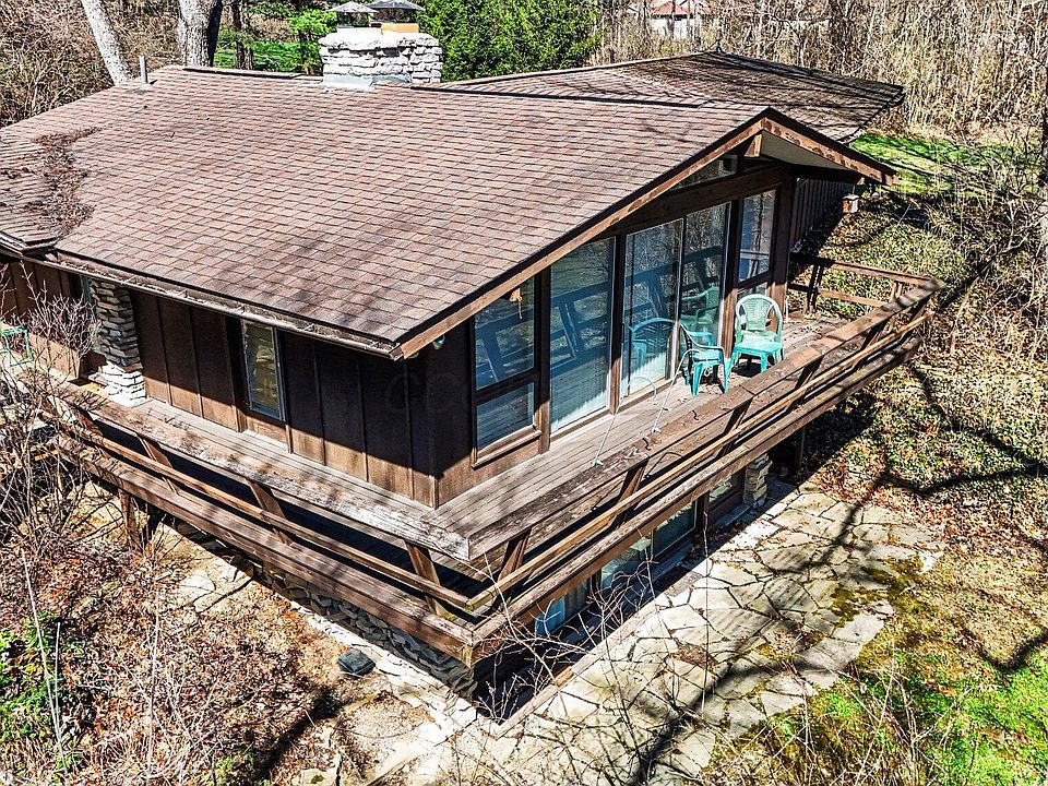 1st image of 820 Old Woods Rd