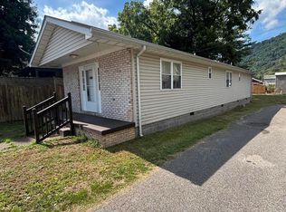 53 Rosa St, Smithers, WV 25186