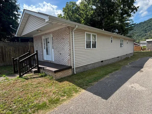53 Rosa St, Smithers, WV 25186