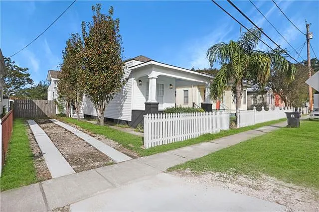 438 Friscoville Ave — Photo 3