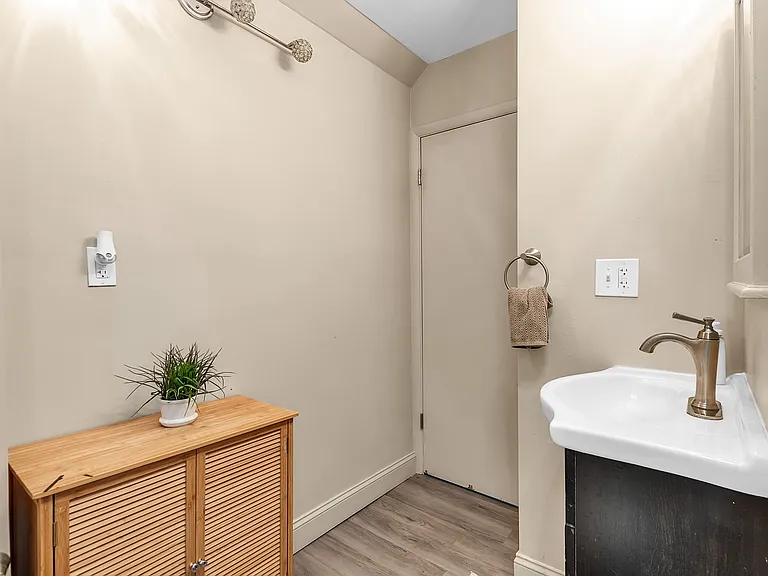 22 B St #22 — Photo 11